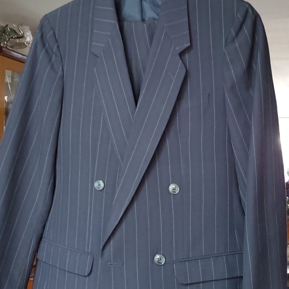 classic style men's suit